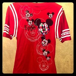 🧡 DISNEY EPCOT T-SHIRT 🧡